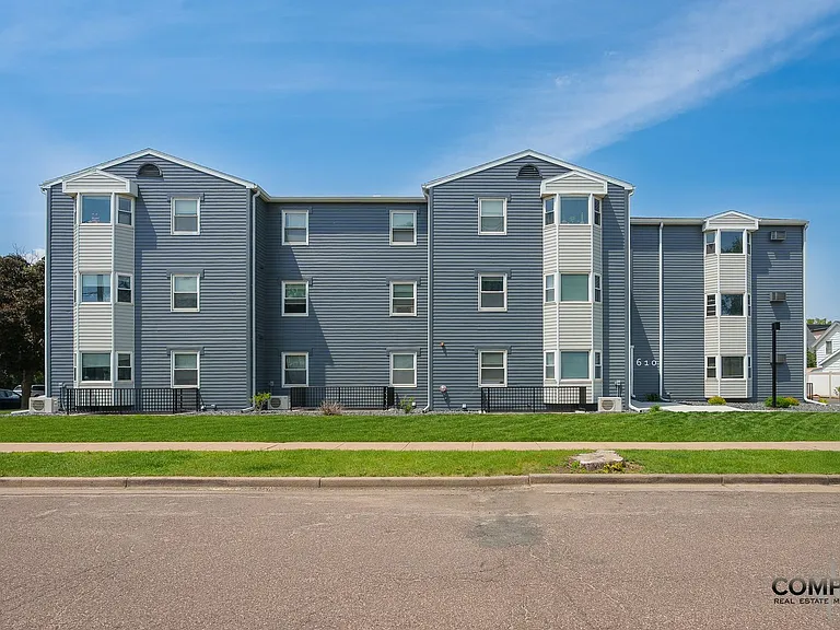 610 Gray St Apartments — Photo 17