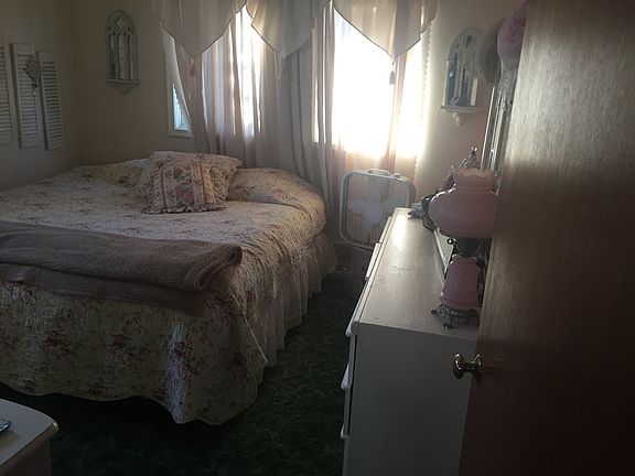 3rd image of 716 Elmwood Dr