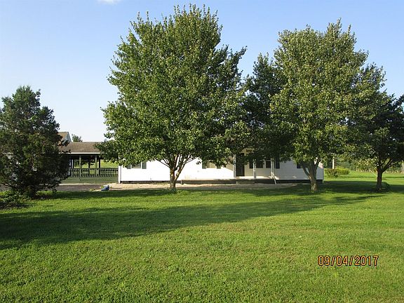 3rd image of 105 Fay St