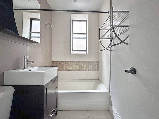 4th image of 246 Pacific St #14