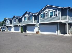 Ahlers 4-Plex - 1889 Ahlers Ave