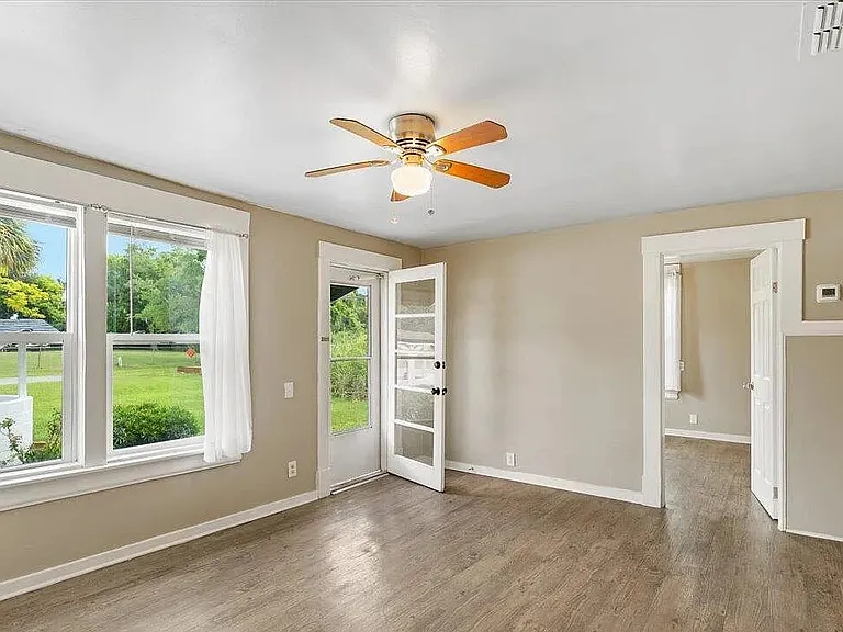 2300 Calloway Dr — Photo 2