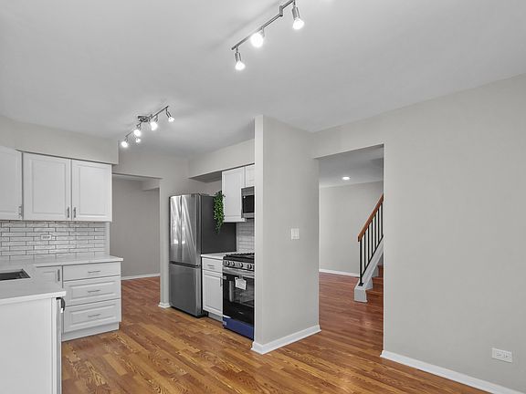 5th image of 903 White Oak Ln