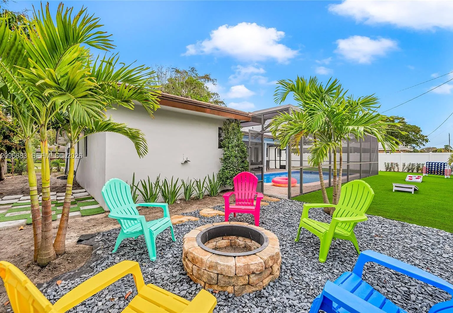3 bed, 3.0 bath, 2081 sqft, $9,500 — Photo 3