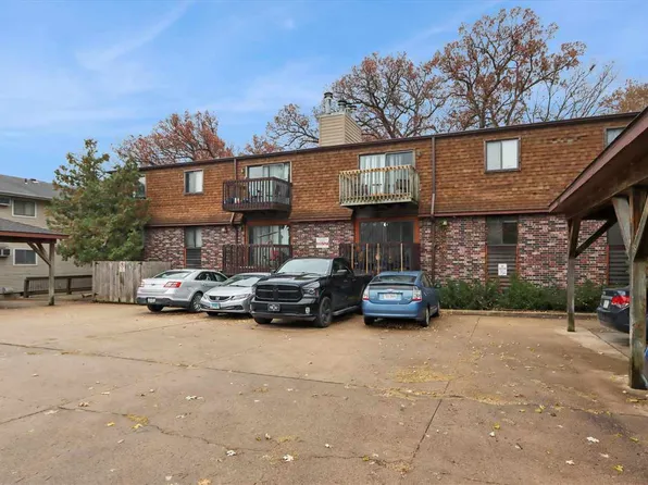 221 River St APT 4, Iowa City, IA 52246