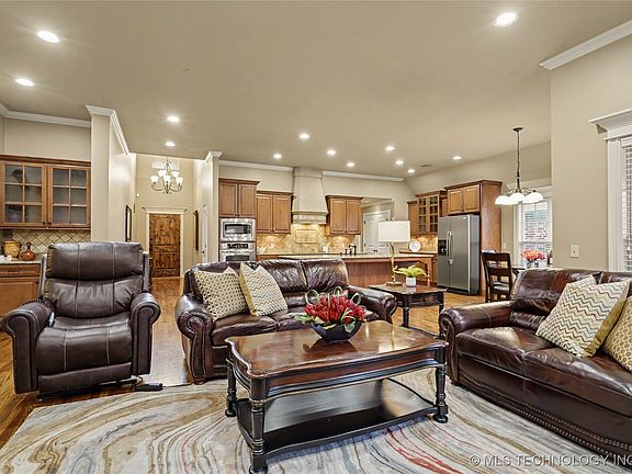 3rd image of 10928 S 77th East Pl