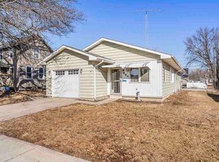 904 E 2nd St, Washington, IA 52353