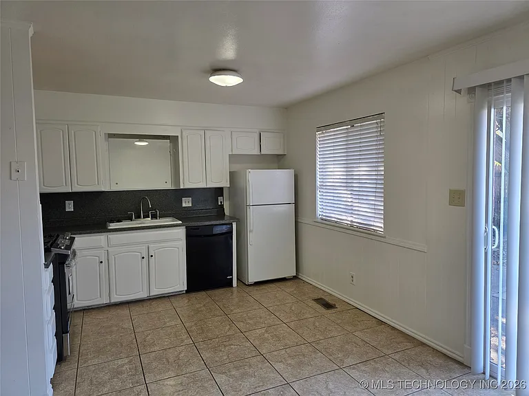 3329 E 47th Pl — Photo 9