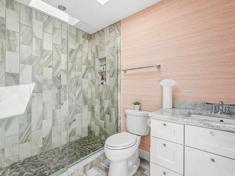 234 Tuckahoe Ln — Photo 4