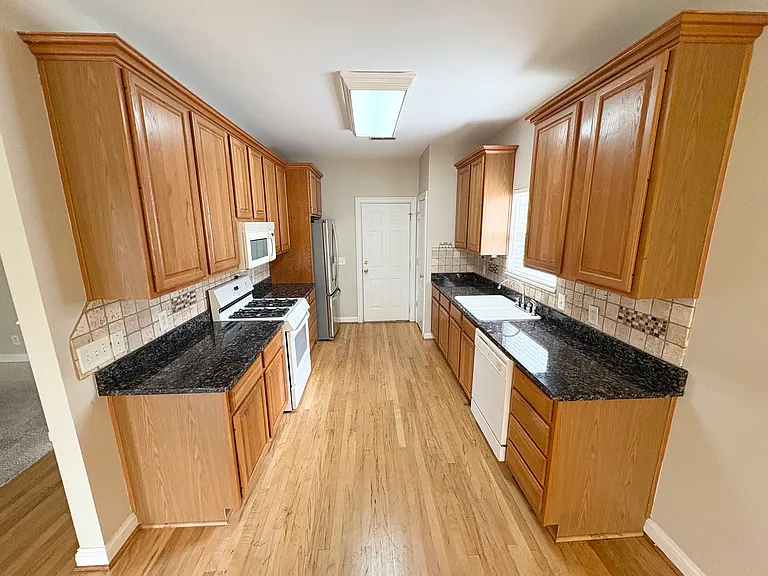 6625 Ascot Dr — Photo 27