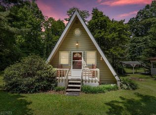 35 Trail Ave, Fancy Gap, VA 24328