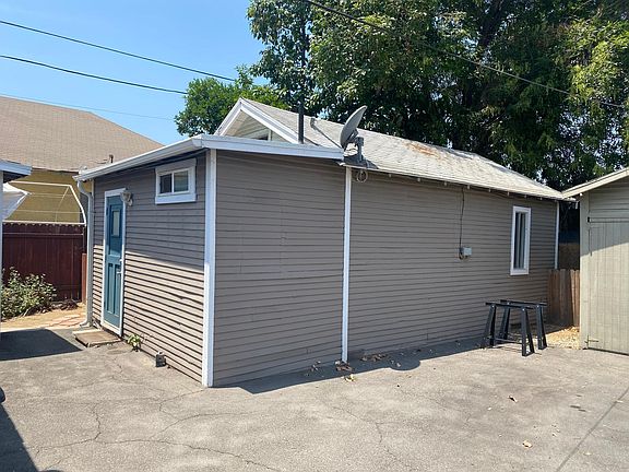 3rd image of 1109 Lanark St #11091/2