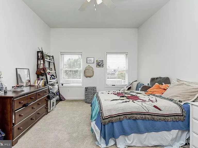 1019 S Streeper St — Photo 15