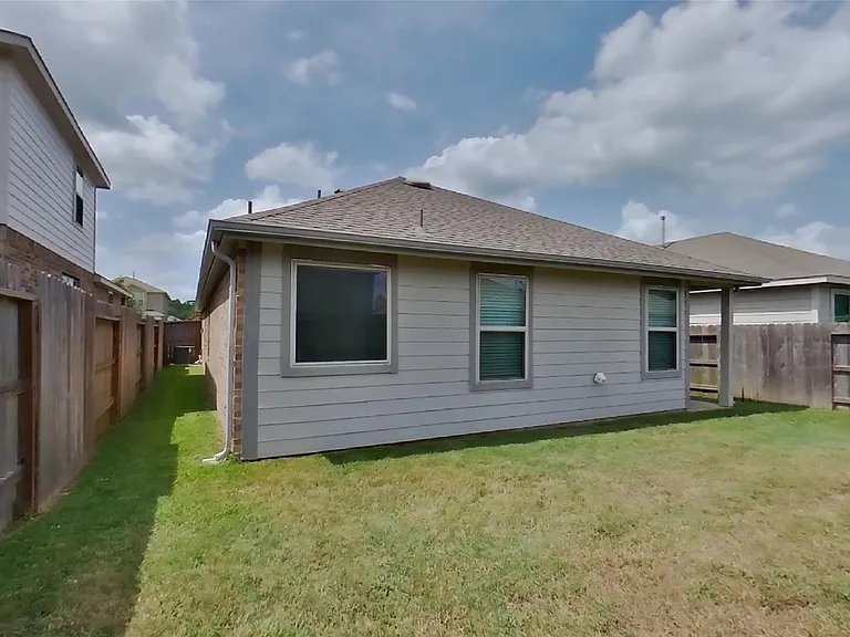 210 Pine Cavern Dr — Photo 15