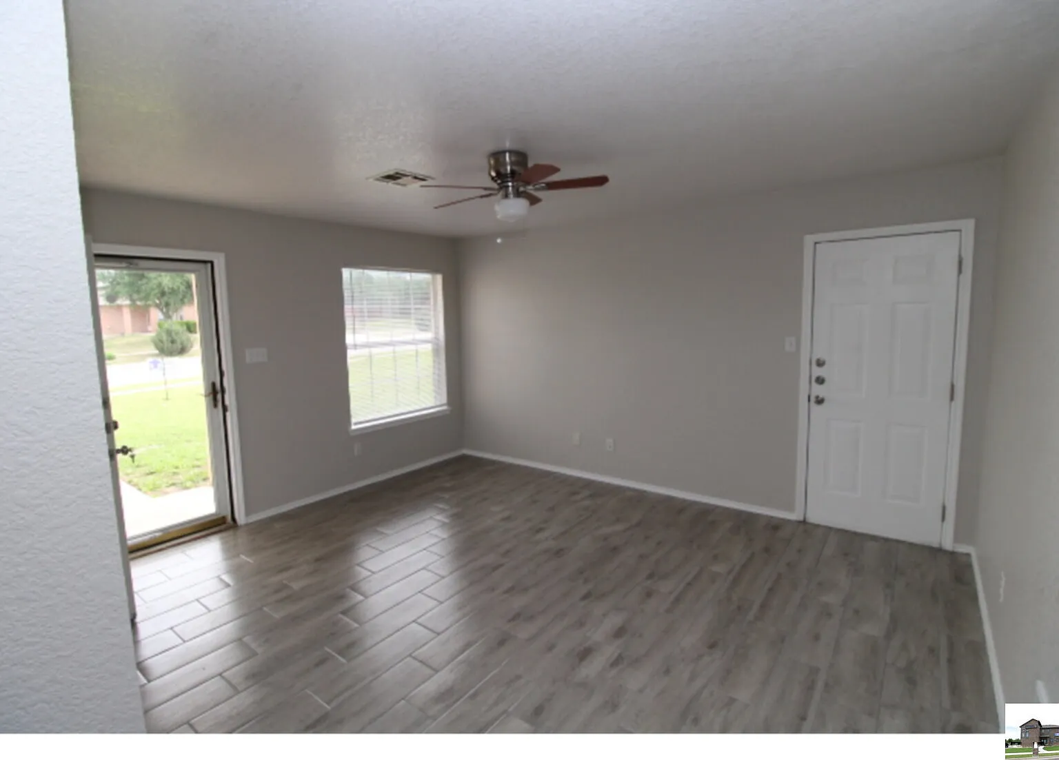 3 bed, 2.0 bath, 1132 sqft, $1,200 — Photo 2
