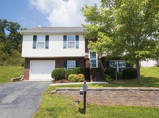 190 Wistaria Dr, Christiansburg, VA 24073