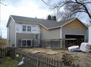 1005 1/2 Maple St, Bloomington, IL 61701