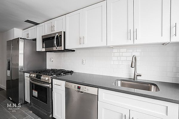 1st image of 65 W 55th St #6