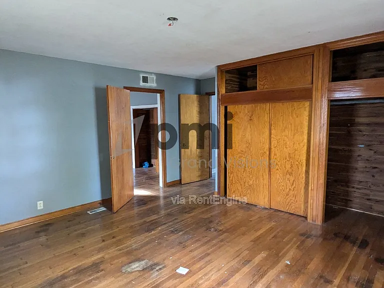 600 E Jefferson Ave — Photo 3