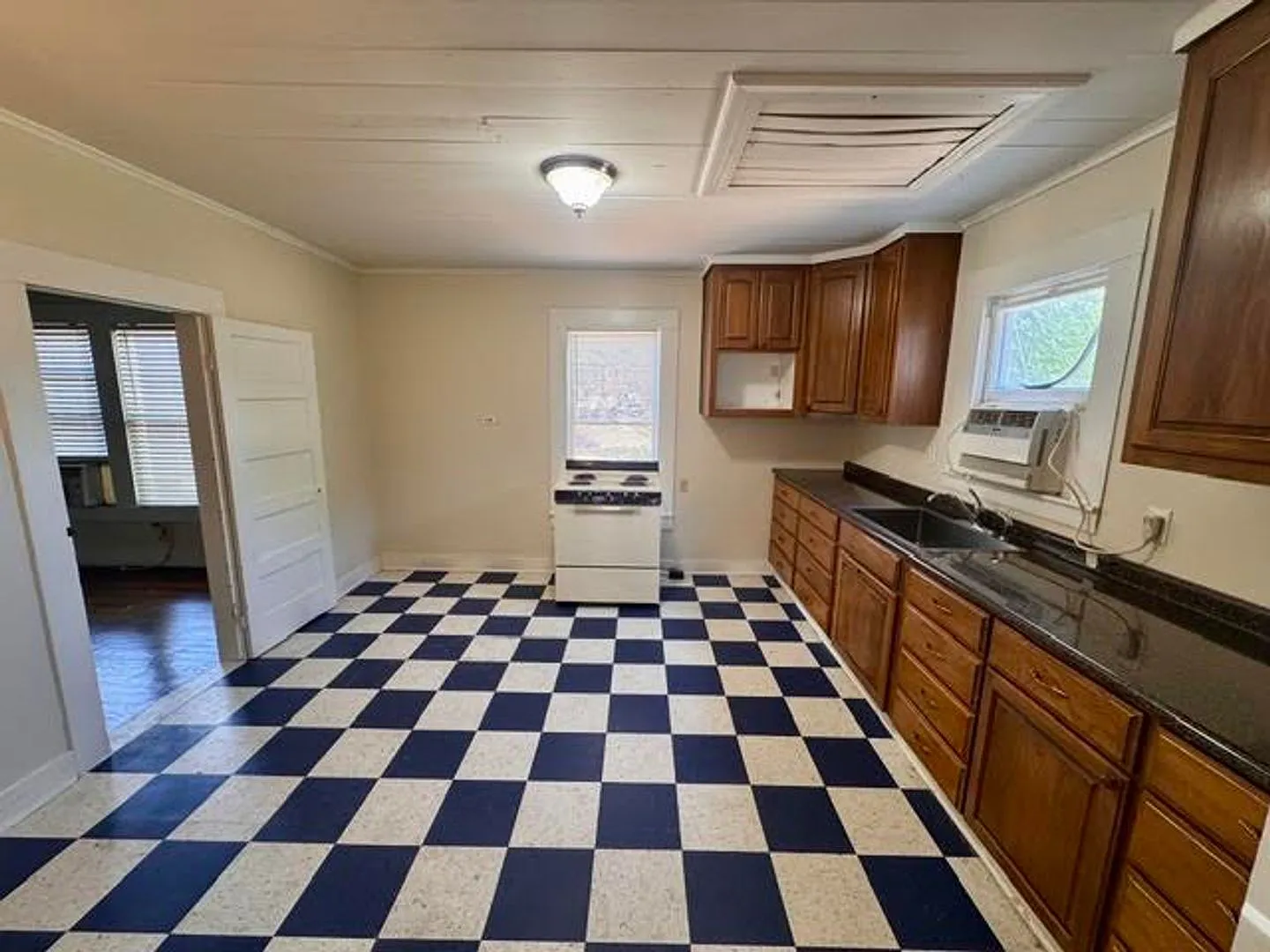 1107 S Old Temple Rd — Photo 4