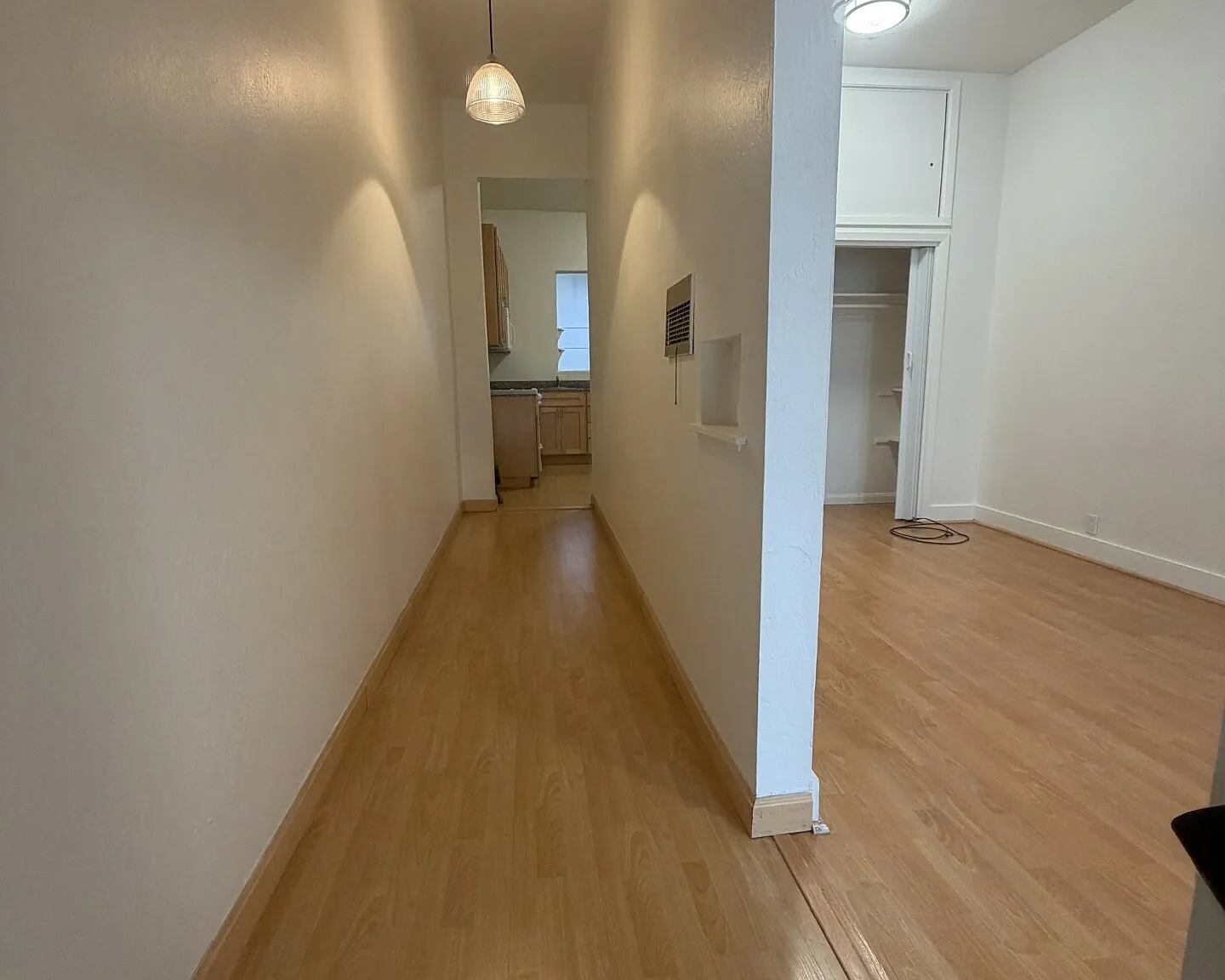 1 bed, 1.0 bath, 400 sqft, $3,000 — Photo 2