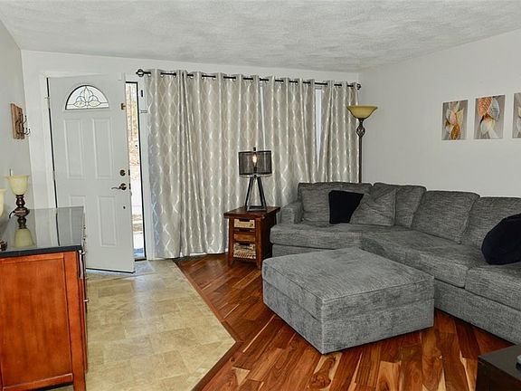 4th image of 104 Wilbur Ave