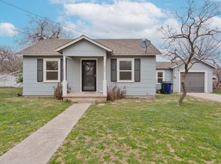 309 E Cottonwood St, Decatur, TX 76234