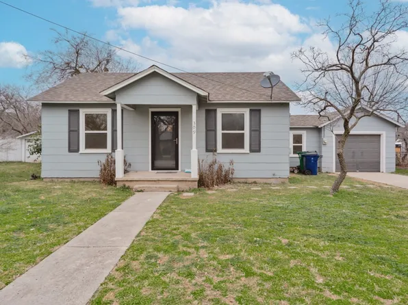309 E Cottonwood St, Decatur, TX 76234