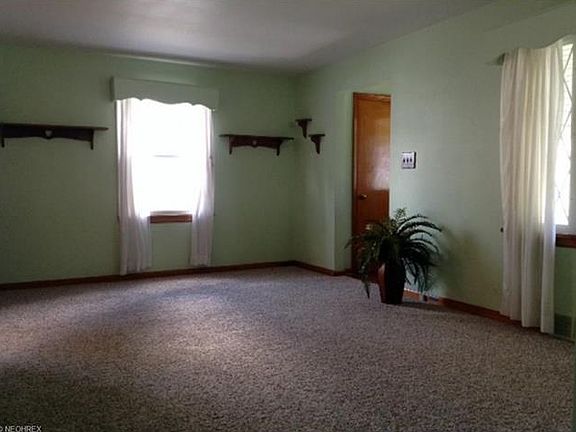 3rd image of 126 Elmwood Dr