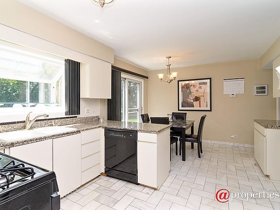 Kitchen / Breakfast Room