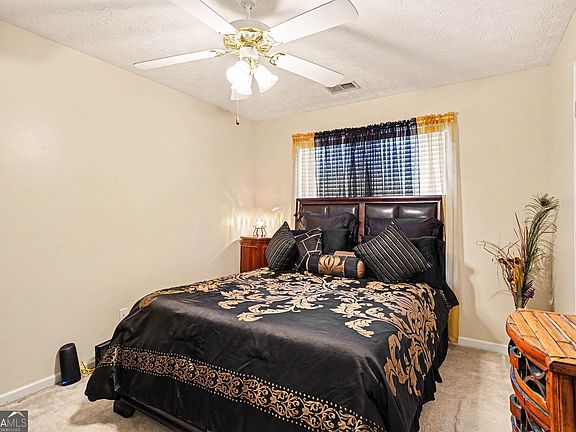 4th image of 973 Arbor Way