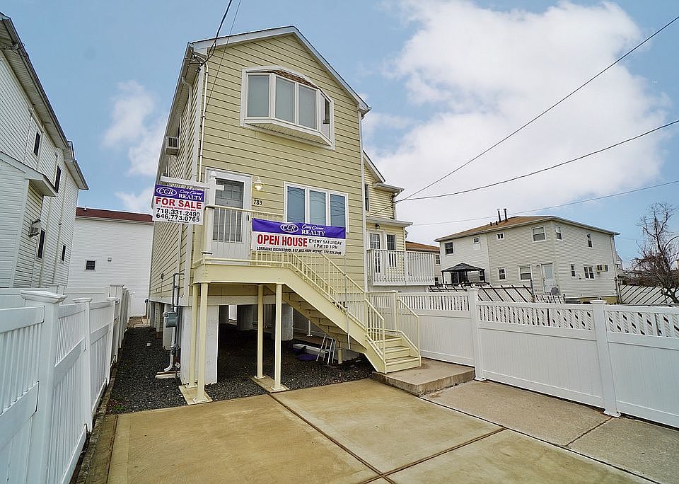 1st image of 783 Laconia Ave