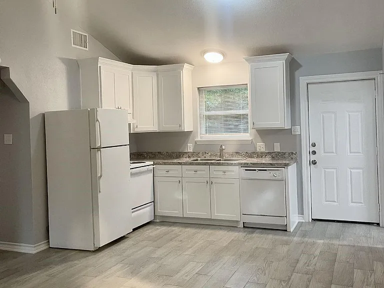 9898 Arbor Oak — Photo 3