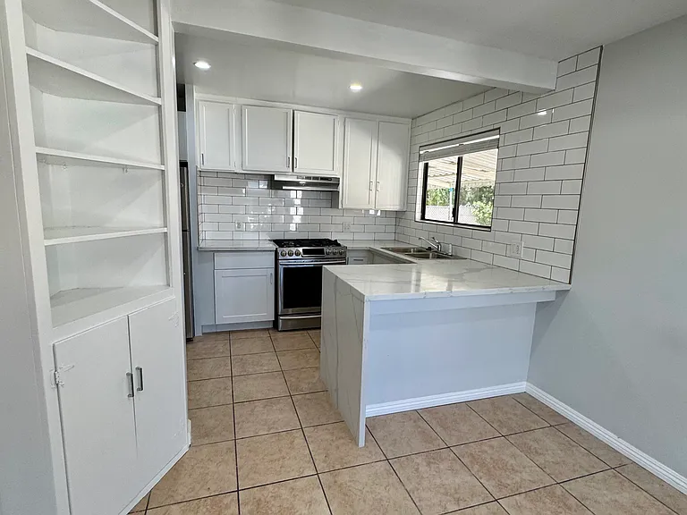647 W Avenue J8 — Photo 7