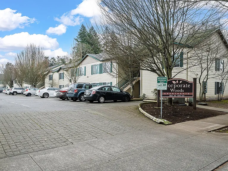 Corporate Woods Apartments — Photo 9