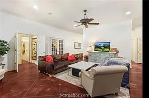 5 bed, 2444 sqft, $2,400 — Photo 4