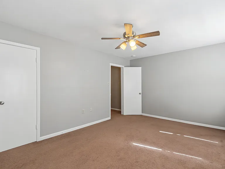 119 Brookwood Ln — Photo 4