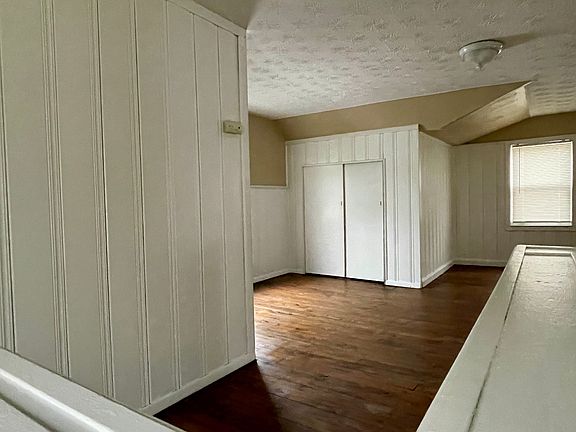 3rd image of 5333 Hollywood Ave