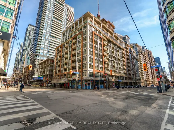 270 Wellington St W, Toronto, ON
