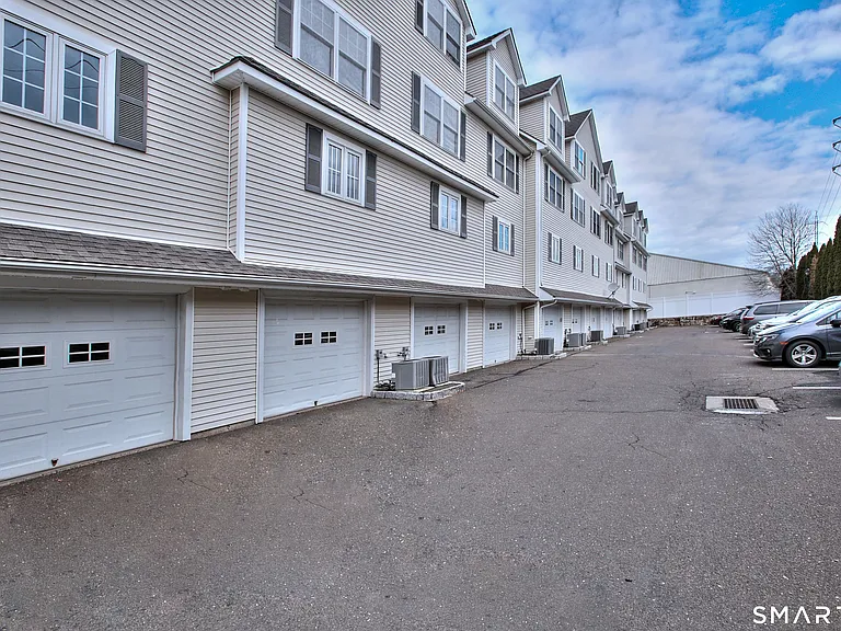 39 Maple Tree Ave #52 — Photo 2