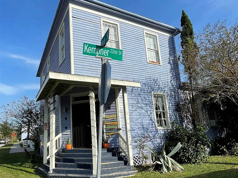 2127 Avenue K #UP — Photo 9