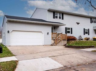 1310 W Homestead Dr, Appleton, WI 54914