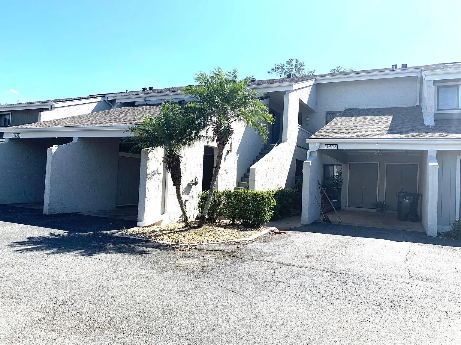 5429 Vineland Rd — Photo 2