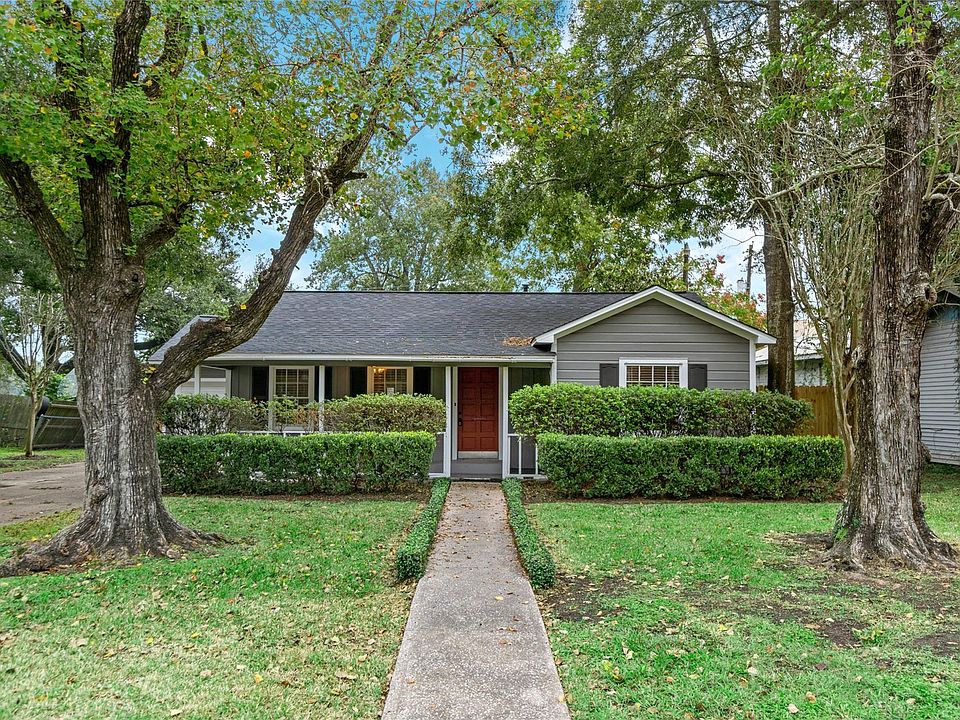 1st image of 1110 Woods Dr