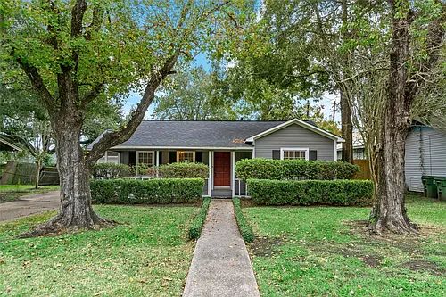 1110 Woods Dr Photo 1