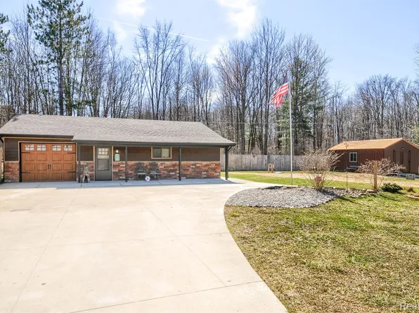 5677 Freewald Blvd, Millington, MI 48746
