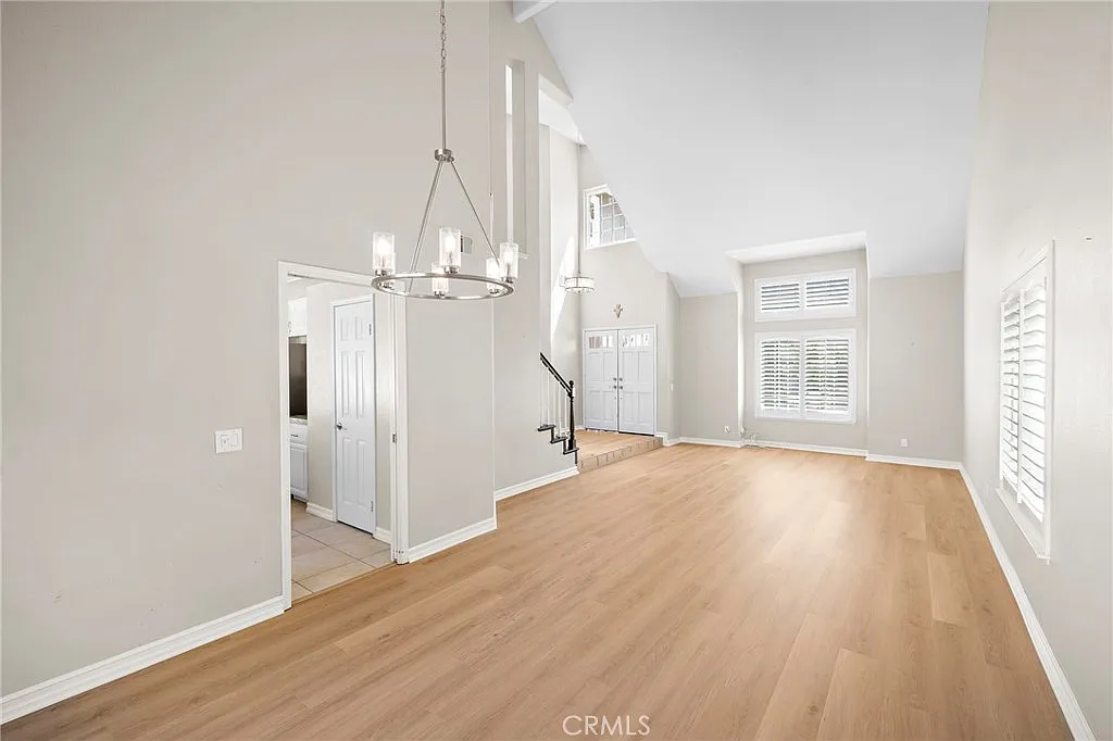 5 bed, 2696 sqft, $6,000 — Photo 4