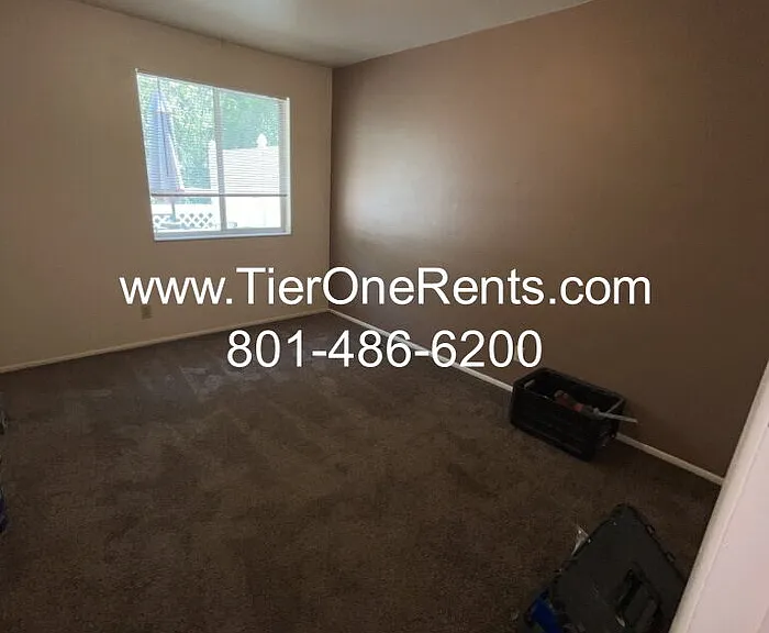 619 Angie Cir #619 — Photo 10