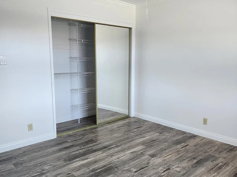 5522 Tyler Ct — Photo 7