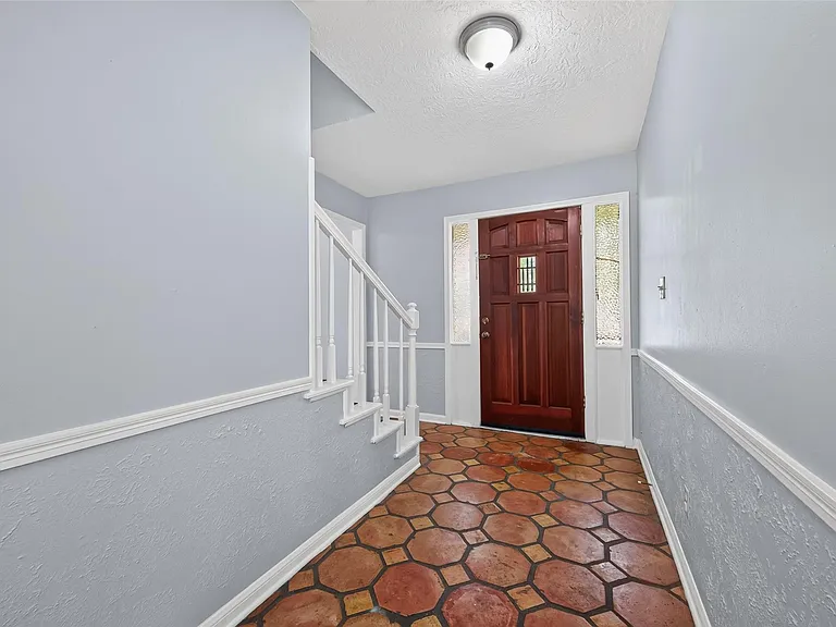 5703 Green Timbers Dr — Photo 6